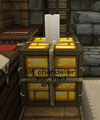 Chandelier en or sur pied